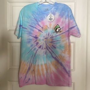 Buc-ee’s Tie Dye Retro “No Worries” Graphic T-Shirt, size Medium